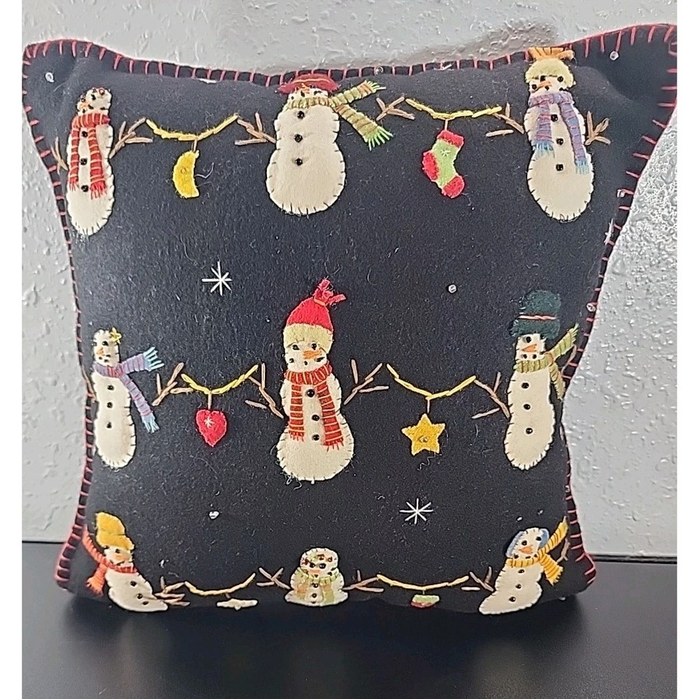 Christmas Artisan Handmade Pillow - SNOWMEN WITH‎ GARLAND -
